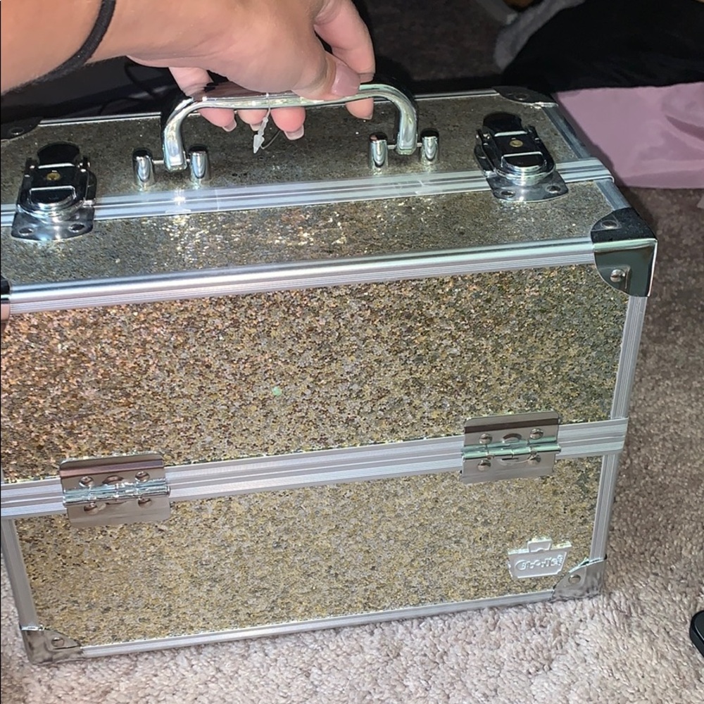 Makeup case - Picture 2 of 5